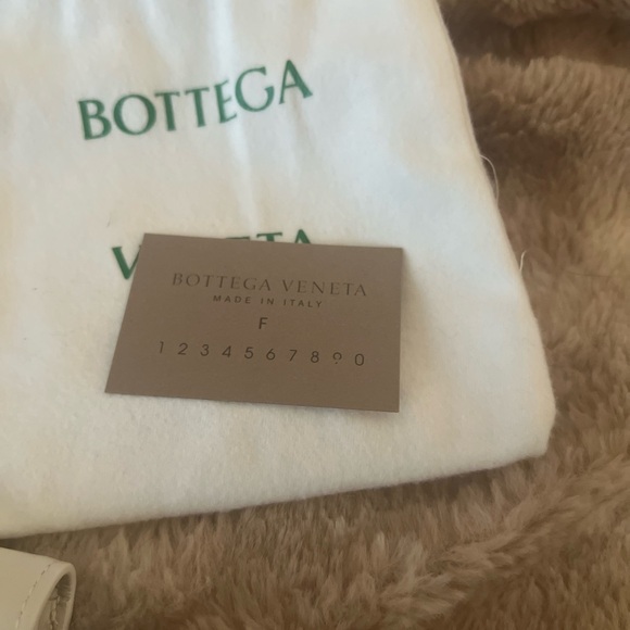 Bottega Veneta Card/Wallet Belt Bag in White - Picture 5 of 8